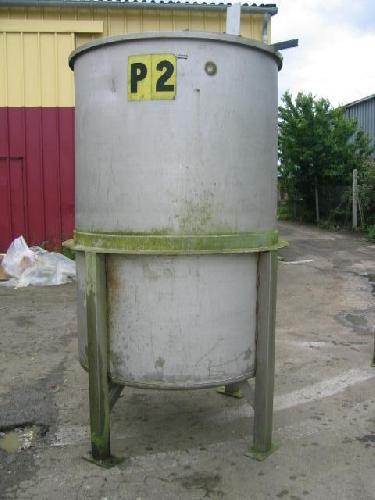 Cuve simple enveloppe 2000 litres d'occasion - sur pieds avec vanne de vidange 30 mm_0