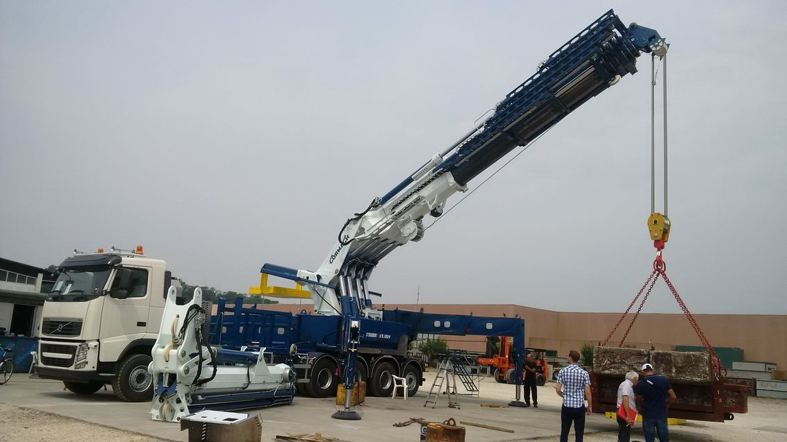 Grue auxiliaire Cormach Série 575000AXO E - E9J804 - pression 330 bar, bras hyd. 57800 mm, capacité 12110 kg_0