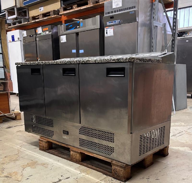 Saladette réfrigérée 3 portes avec dessus granit - Matériel d'occasion - Groupe incorporé, Thermostat électronique, Dégivrage automatique, Construction tout inox_0