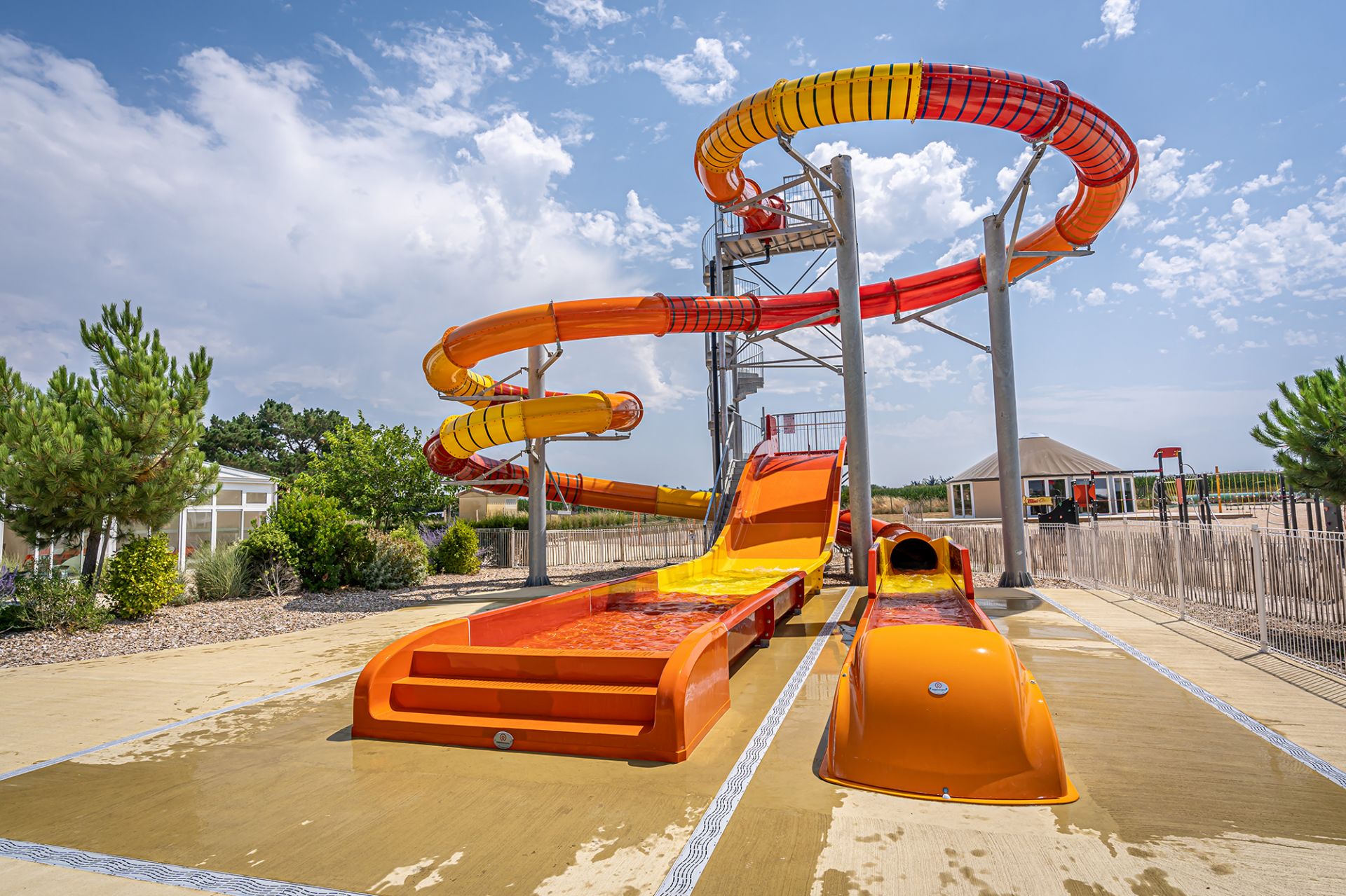 Duo de toboggan aquatique : aquatube et wide slide_0
