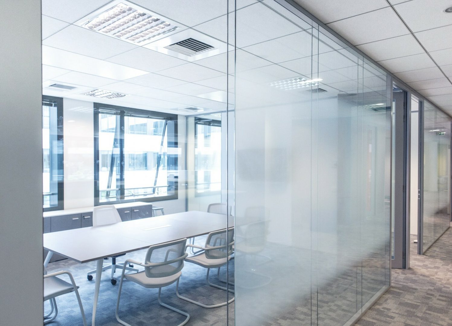 ABIS - Service complet d'aménagement de bureaux professionnels - Expertise de 19 ans et plus de 400 projets réalisés_0