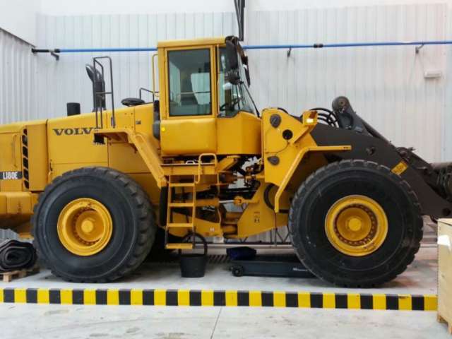 Chargeurs sur pneus volvo l180e_0