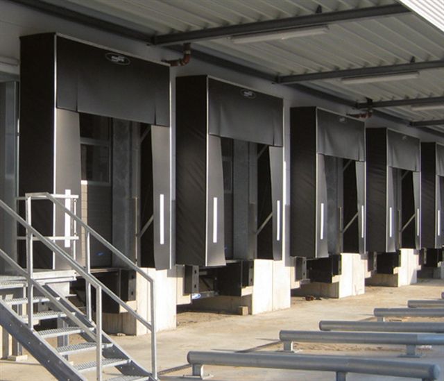 Portes sectionnelles industrielles - SAS d'Étanchéité rétractables ou fixes_0