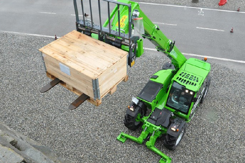 Chariot télescopique stabilisé Merlo Panoramic 30.10 - 55 kW-75 CV - Hauteur de levage 9,6 m - Vitesse max 40 km/h_0