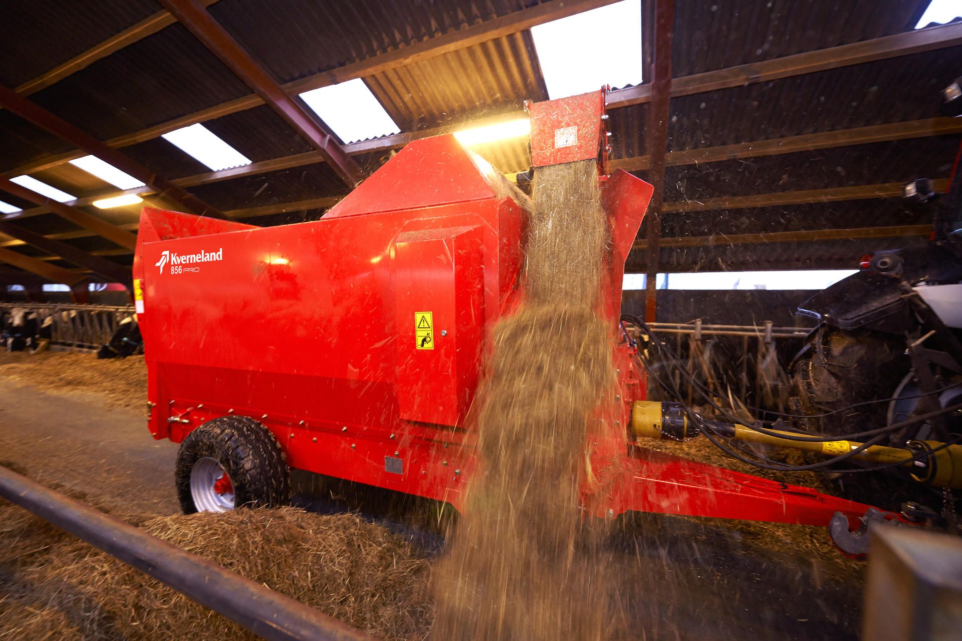 Kverneland 853 Pro - 856 Pro Pailleuse agricole - capacité 3 à 6m3 - distance de paillage jusqu'à 25m - système anti-bourrage_0