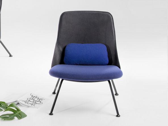 Fauteuil Strain Prostoria assise en tissu piètement laqué noir_0