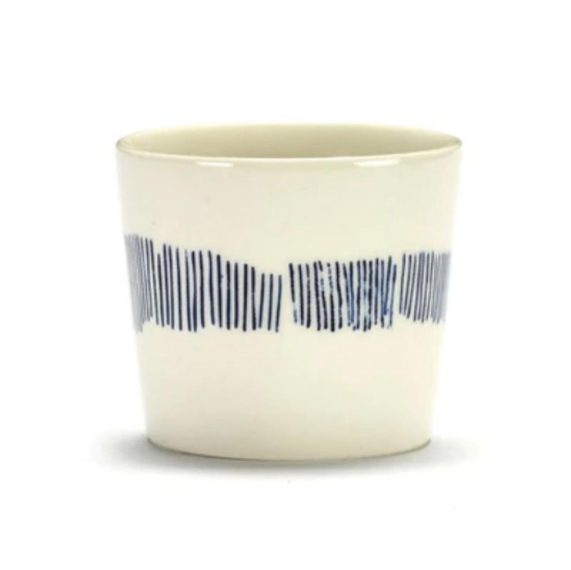 TASSE À CAFÉ ROND BLANC SWIRL - STRIPES BLEU GRÈS 25 CL 7,5 CM Ø 7,5 CM FEAST BY OTTOLENGHI SERAX
