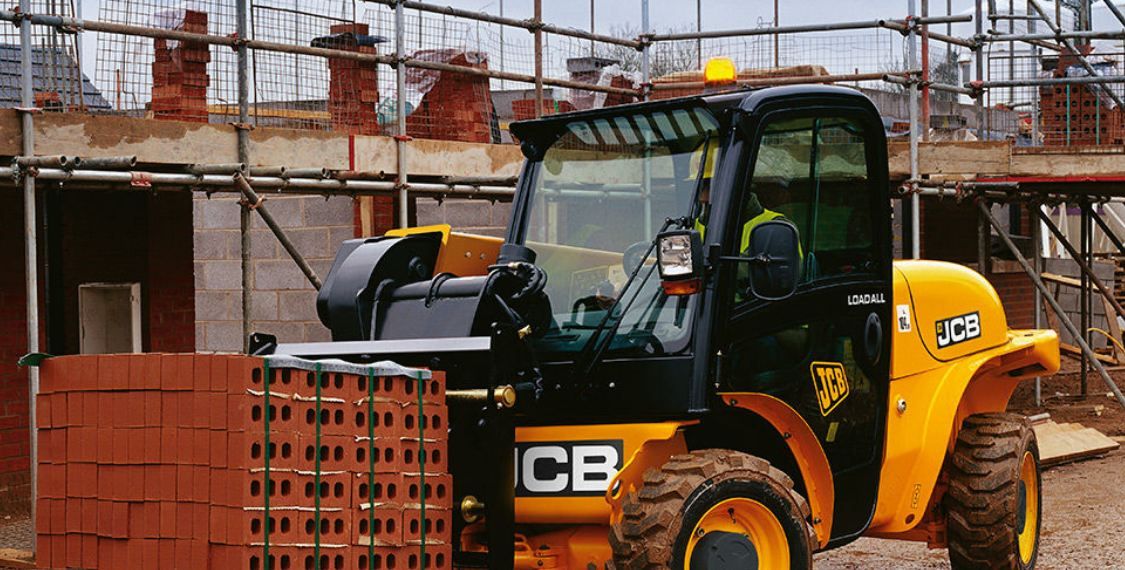520-40 chariot télescopique JCB - Compact et maniable, capacité de levage 2t, hauteur de levage 4m, moteur 51cv_0