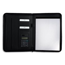 CONFÉRENCIER A4 POLYURÉTHANE. DIVERS RANGEMENTS, CALCULATRICE, PORTE-BLOC A4. COLORIS NOIR