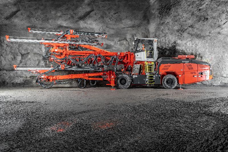 Jumbo pour tunnel Sandvik DT1132i - 3 bras électro-hydrauliques avec marteau RD535_0