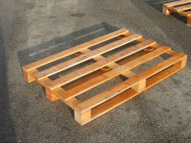 Palette en bois - 4 entrées, 800×1200, 3 semelles - qualité constante et livraison rigoureuse_0