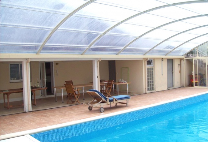 Abri piscine haut adossé - amovible et motorisé avec rail breveté_1