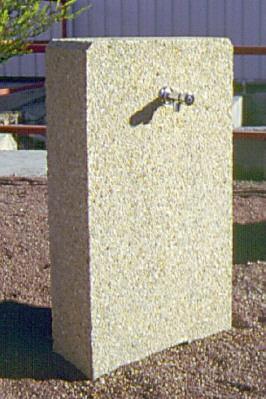 FONTAINE EN BÉTON 