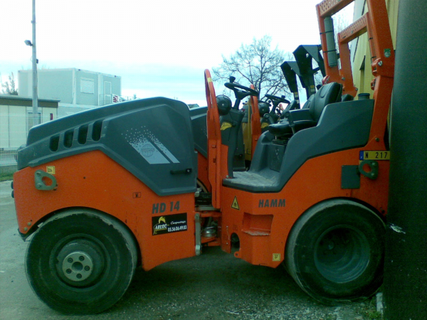 Rouleau compacteur cylindre tandem 140 - tout pneu - visibilité optimale et ergonomie_0