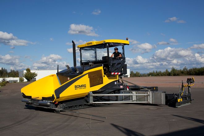 BF 800 C Finisseur d’autoroute - Performances élevées pour couches, autoroutes et pistes d'aéroport_0