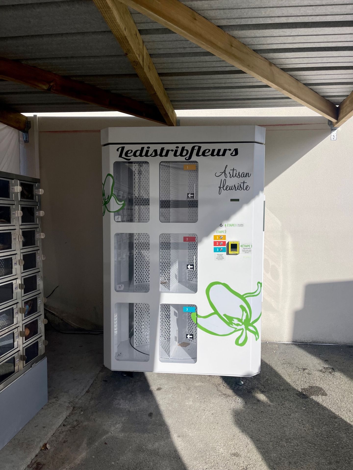 Distributeur de fleur extérieur avec casiers réfrigérés_0