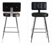 Tabouret haut Vista - assise épaisse en mousse et bois - simili-cuir noir - pieds en acier chromé_0