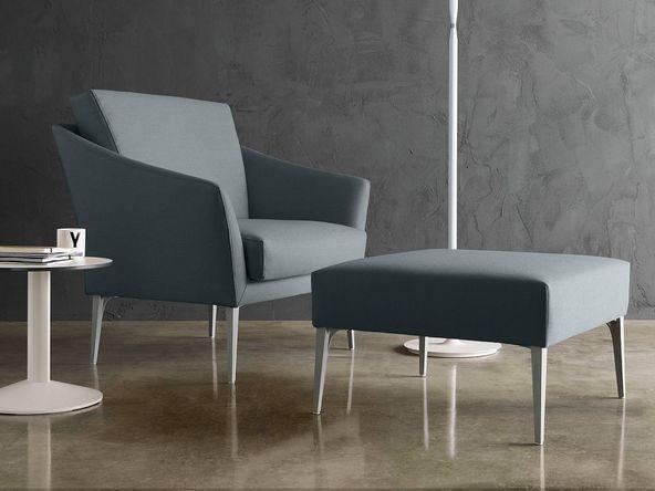 Fauteuil lounge Cross Segis pieds en acier laqué_0