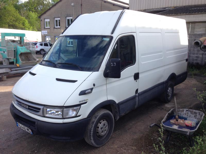 Utilitaire iveco daily 35s12 fourgon fourgon tôlé_0