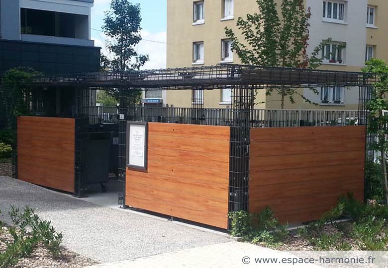 Aire de regroupement Cityflor © Compact - végétalisable avec panneaux HPL et options de portillons_0