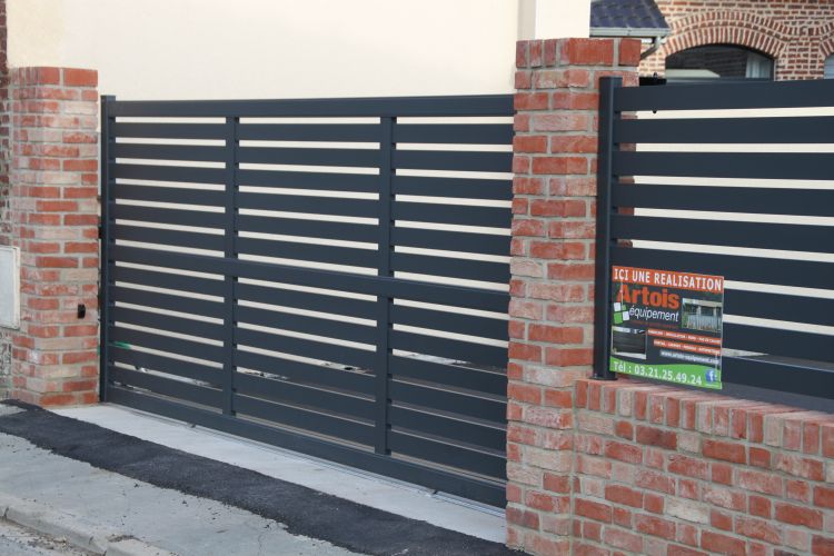 Mira 3 - Portail coulissant en aluminium avec lames ajourées serrées - Finition 3 van_0