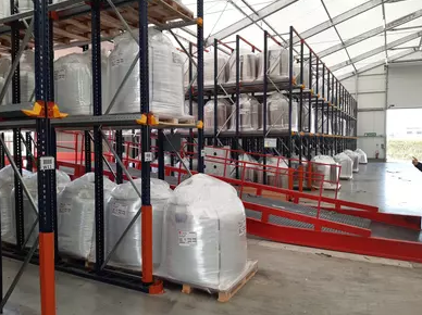 Bâtiment avec racks de stockage pour entreposer vos marchandises volumineuses_0