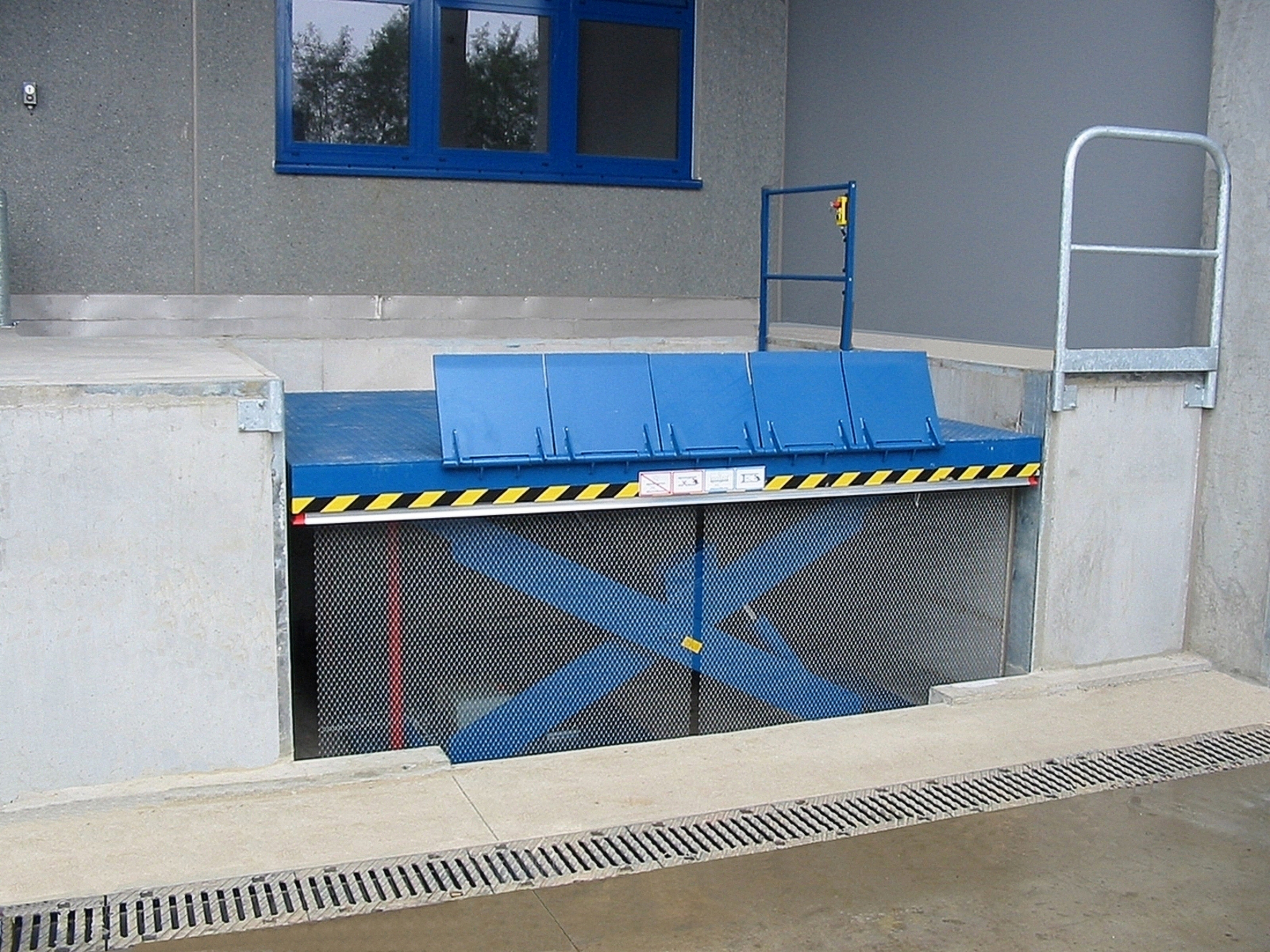Pont et équipement de quai - Table élévatrice GRUSE pour nivelage de quai_0