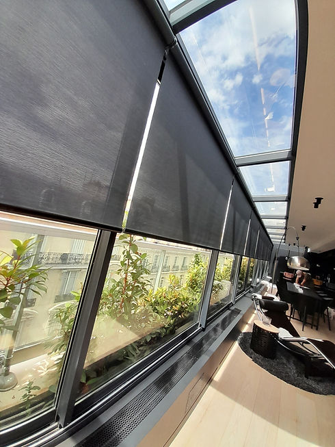 Verre IDF - Installation professionnelle de stores polyvalents et esthétiques avec protection thermique et contrôle de luminosité_0