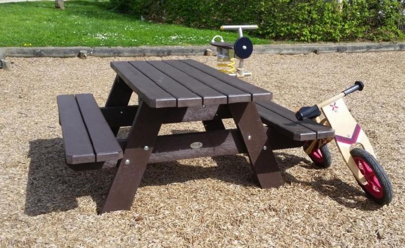 Table de pique-nique pour enfants en plastique recyclé Nino - dimensions 120x55x59 cm - 70 kg_0