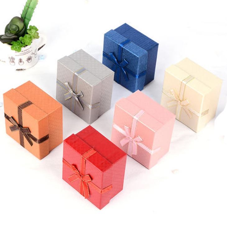 4817300000 - Boîte cadeau en papier d'emballage - Paczone Limited - personnalisable avec finition brillante ou mate_0