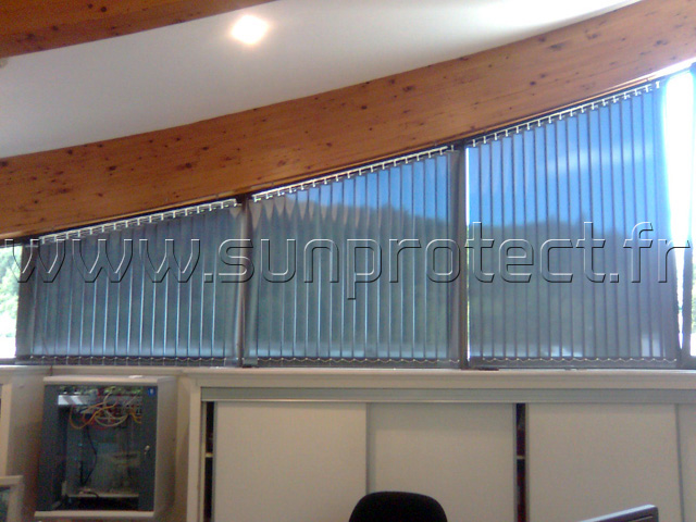 Stores films trapèze - Isolation thermique et protection anti-éblouissement - Solutions haut de gamme avec options de montage_0