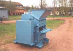 Broyeur de déchets multi-usage à marteaux - acier allié, ouverture hydraulique et compatible bois, pneus VL, pare-chocs_0