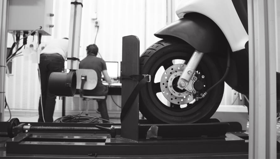 Banc d'essai à rouleaux - Tests dynamiques et mesures pour véhicules 2 roues : scooters, motos électriques, VAE_0