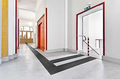 Bande de guidage auto-adhésive en polyuréthane - Tarkett - lames 600 x 150 mm et rouleaux 15 m_0