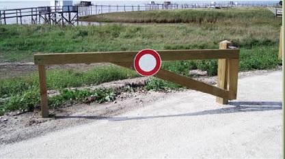 BARRIRERE OUVRANTE EN BOIS_0