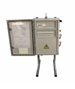 Mcpatcx510 - Armoire électrique de chantier - H2MC - Porte opaque à deux serrures triangle - 40A polyester RAL7035 - Normes EN61439_0