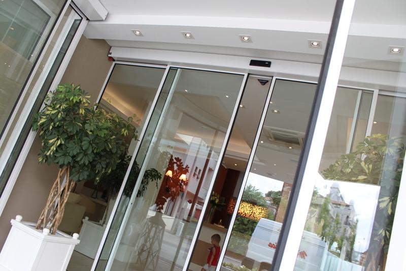 Porte piétonne 1 vantail VALOR - Automatisme Ditec certifié TÜV - Usage intensif_0