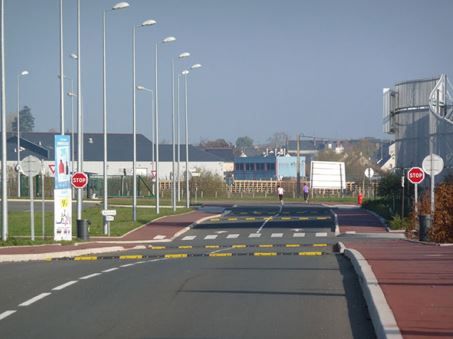 Ralentisseur de vitesse modulaire - Ack Forankra - 1000 x 430 x 60 mm - Haute résistance et visibilité_1