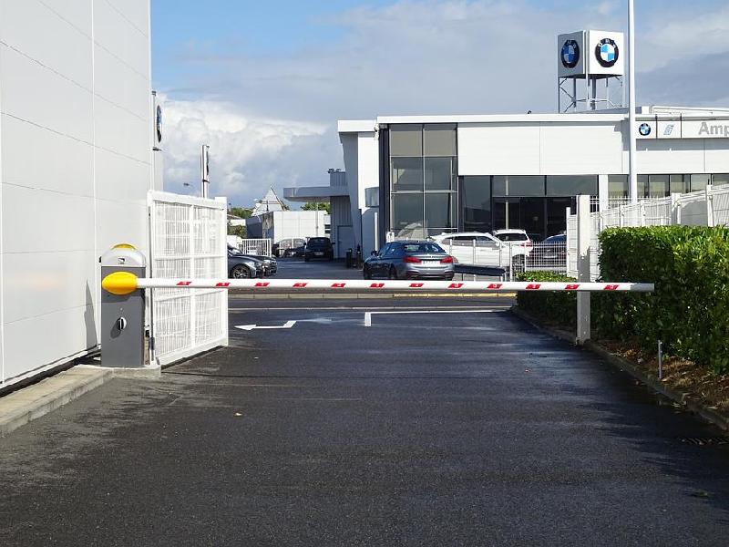 Barrières levantes motorisées - Survelec - Gestion de parkings et copropriétés_0