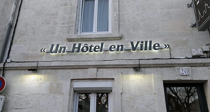 Enseigne lettres découpées lumineuses rétroéclairées plexiglas diffusant et adhésif - Or, 19 mm_0