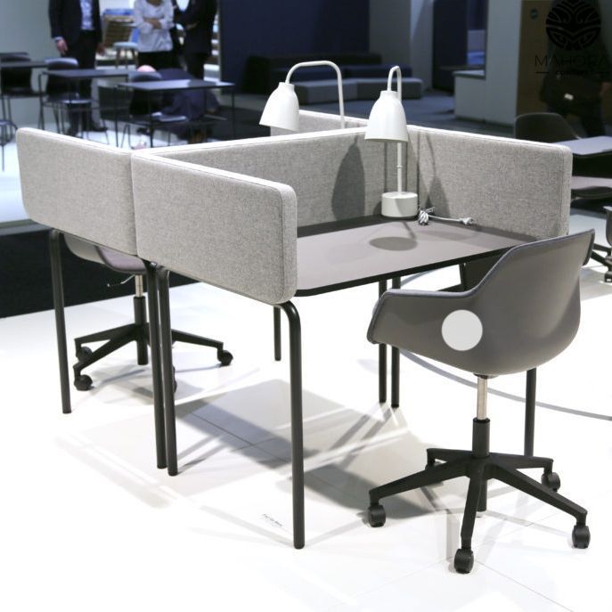 Four us Worx - Bureau open space compact design - Bois de pin, isorel, cloisons 3 pans intégrées_0