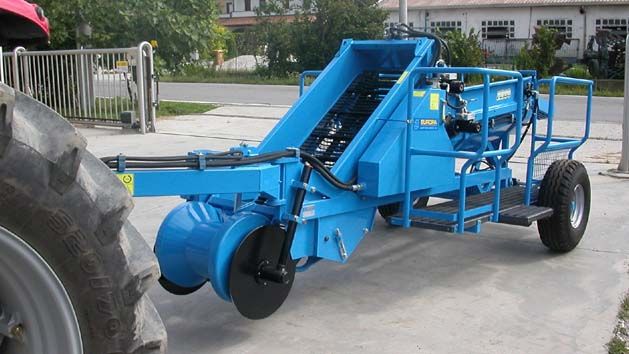 Récolteuse de pommes de terre K600 - Carpi Meccanica S.N.C - détéreuse remorquée avec bande de sélection hydraulique_0
