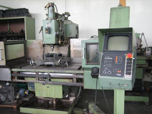 Fraiseuse d'outilleur universelle TOS FGS 40 CN - CNC, année 1985_0