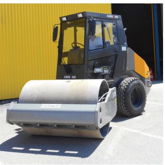Compacteur de sol monocylindre 140 cm - AMMANN ASC 50 - routes, parkings, construction de bâtiments - Disponible en location_0