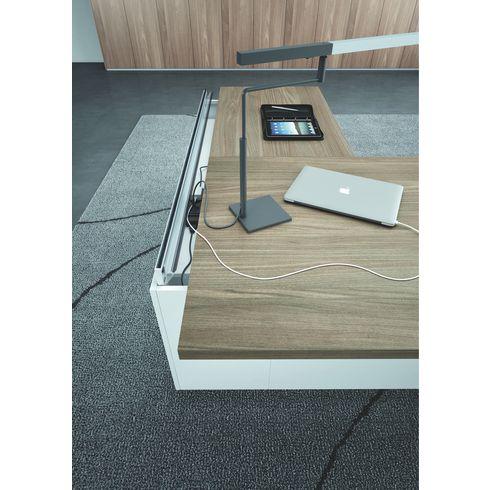 BUREAU RETOUR À DROITE SUR DESSERTE L 180 X P 90 CM PLATEAU NOYER RETOUR BLANC PIÈTEMENT PLEIN ESSENZZA