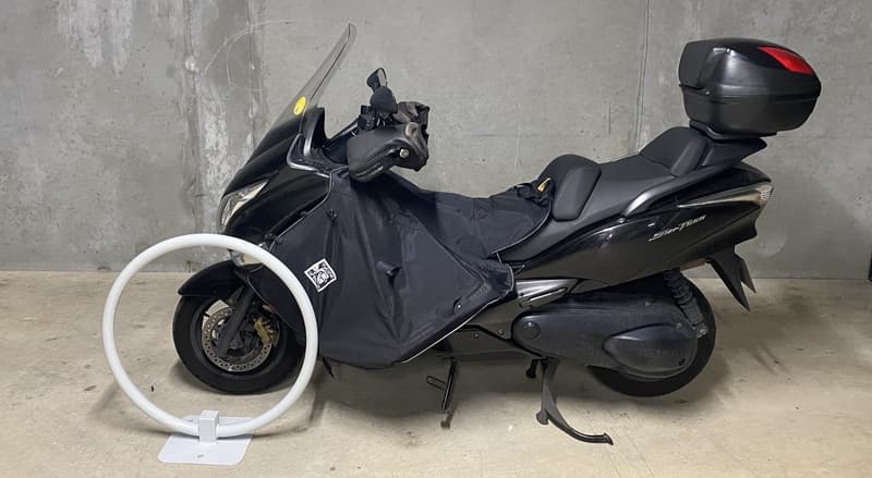 Parking 2 motos ou scooters - Citadium avec arc de cercle renforcé, finition peinture et installation au choix_0