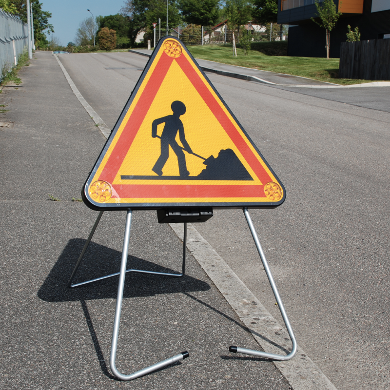 Panneau Triflash AK - Signalisation temporaire lumineuse pour chantiers et zones de travaux_0