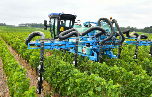 Pulvérisateur pour vignes - CRUIS'AIR 7000M & 8000L - Compatible porteurs New Holland - Capacités 1800L à 2500L_0
