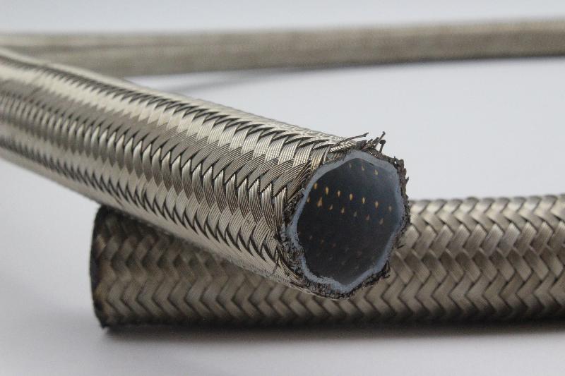 Tuyau de transfert PTFE lisse - 1 tresse - Référence TITEF12010010 - Ø intérieur 9,5 mm - Pression de service 135 bar_0