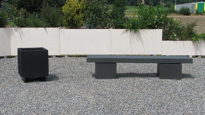 Banquette en béton armé 'Merisier' - finition au choix - 2 pieds et lame d'assise de 200 cm_0